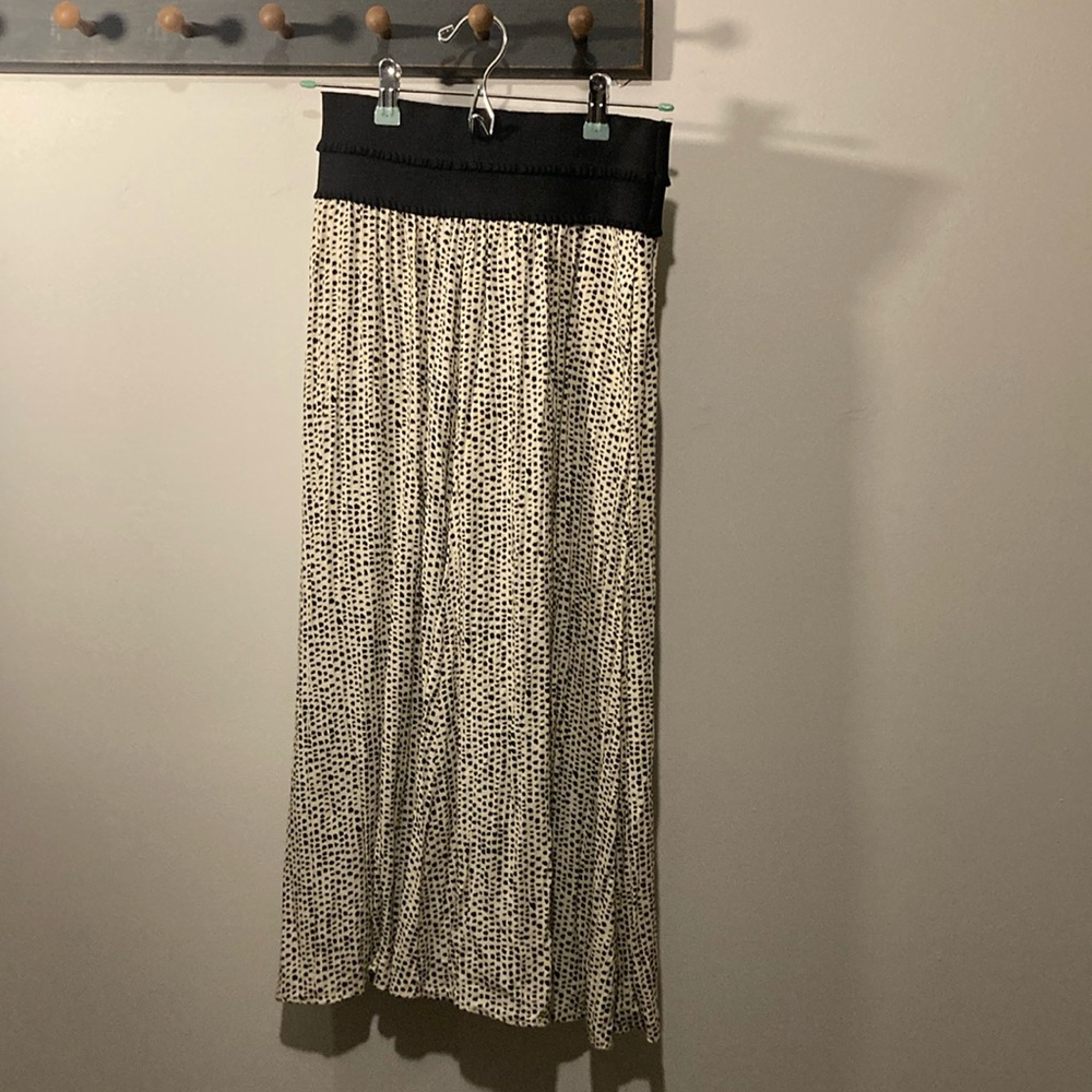 Ms. Interpret spotted print off white & black maxi skirt.VINTAGE 80 s